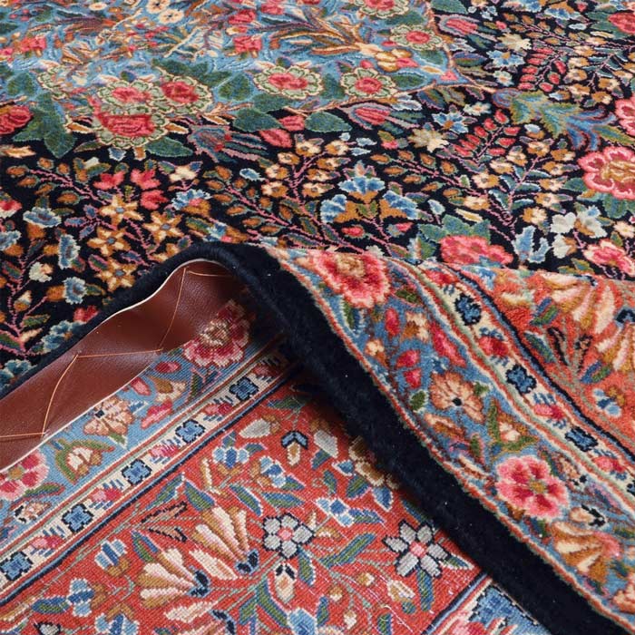 معایب پهن کردن فرش در رطوبت - قالیشویی پاکسان