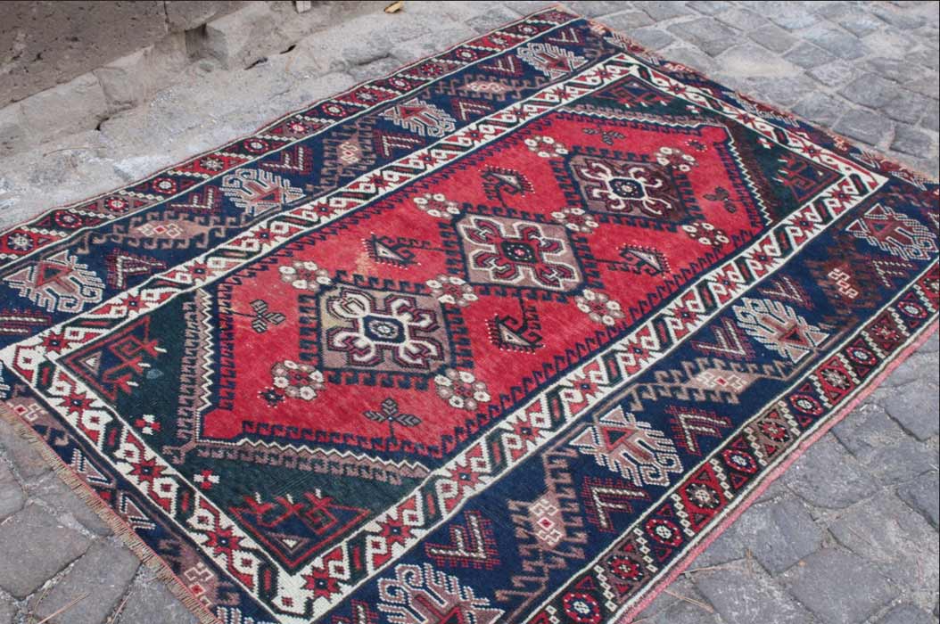 فرش دستبافت رنگ شده چیست؟ - قالیشویی پاکسان